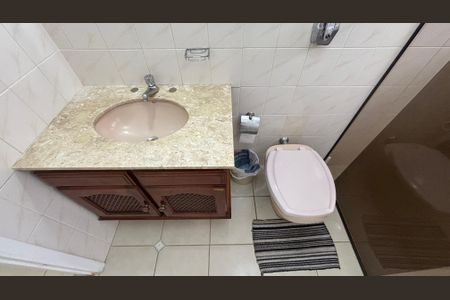 Casa à venda com 145m², 3 quartos e 2 vagas Casa à venda com 145m², 3 quartos e 2 vagasBanheiro