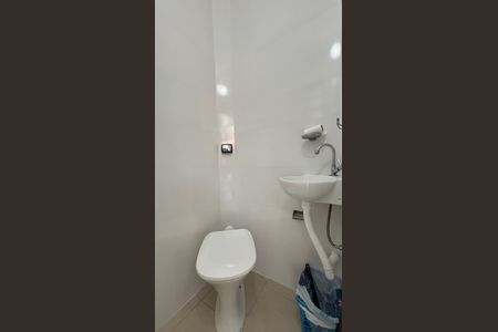 Casa à venda com 145m², 3 quartos e 2 vagas Casa à venda com 145m², 3 quartos e 2 vagasArea de Serviço - Banheiro