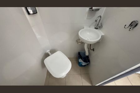 Casa à venda com 145m², 3 quartos e 2 vagas Casa à venda com 145m², 3 quartos e 2 vagasArea de Serviço - Banheiro