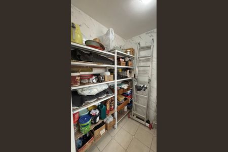 Casa à venda com 145m², 3 quartos e 2 vagas Casa à venda com 145m², 3 quartos e 2 vagasArea de Serviço - Despensa