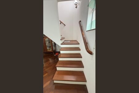 Escada de casa à venda com 3 quartos, 145m² em Vila Pires, Santo André