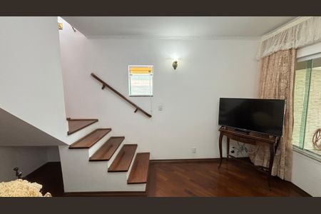 Casa à venda com 145m², 3 quartos e 2 vagas Casa à venda com 145m², 3 quartos e 2 vagasSala