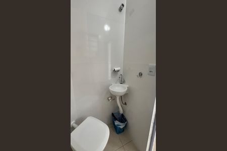 Casa à venda com 145m², 3 quartos e 2 vagas Casa à venda com 145m², 3 quartos e 2 vagasArea de Serviço - Banheiro