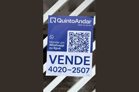 Casa à venda com 145m², 3 quartos e 2 vagas Casa à venda com 145m², 3 quartos e 2 vagasFachada