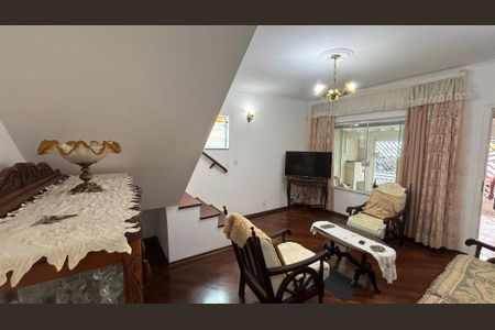 Casa à venda com 145m², 3 quartos e 2 vagas Casa à venda com 145m², 3 quartos e 2 vagasSala