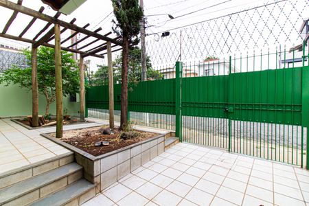 Casa para alugar com 110m², 2 quartos e 3 vagas Casa para alugar com 110m², 2 quartos e 3 vagasÁrea externa / Garagem