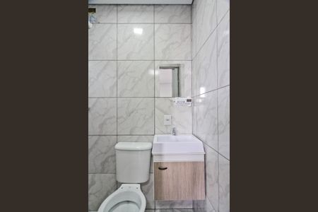 Banheiro de casa de condomínio para alugar com 1 quarto, 30m² em Vila Nina, São Paulo