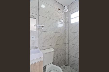 Banheiro de casa de condomínio para alugar com 1 quarto, 30m² em Vila Nina, São Paulo