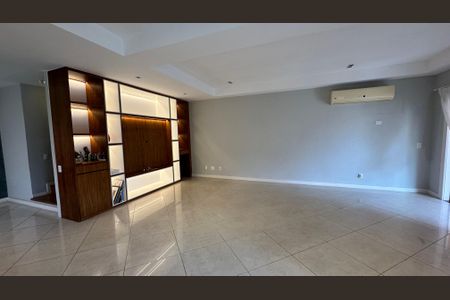 Sala de casa de condomínio à venda com 4 quartos, 335m² em Barra da Tijuca, Rio de Janeiro