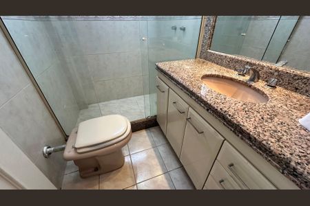 Banheiro da Suíte 1 de casa de condomínio à venda com 4 quartos, 335m² em Barra da Tijuca, Rio de Janeiro