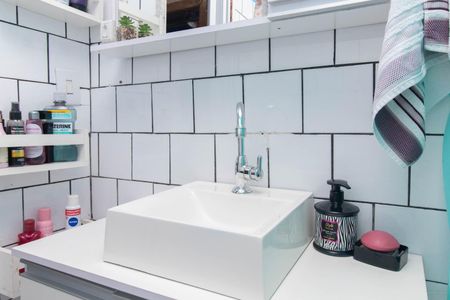 Banheiro de casa à venda com 1 quarto, 65m² em Ipanema, Porto Alegre