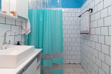 Banheiro de casa à venda com 1 quarto, 65m² em Ipanema, Porto Alegre