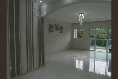 Sala de casa para alugar com 3 quartos, 137m² em Três Montanhas, Osasco