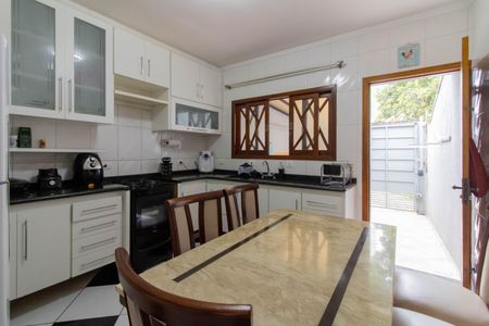 Casa à venda com 77m², 2 quartos e 2 vagas Casa à venda com 77m², 2 quartos e 2 vagasCozinha