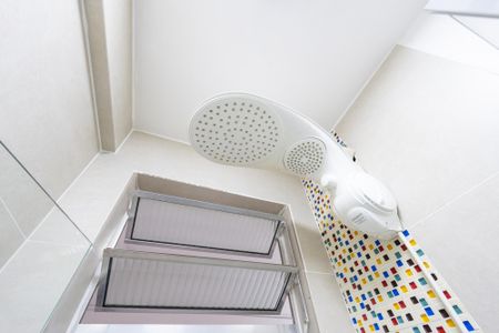 Banheiro Social de kitnet/studio para alugar com 1 quarto, 22m² em Mirandópolis, São Paulo