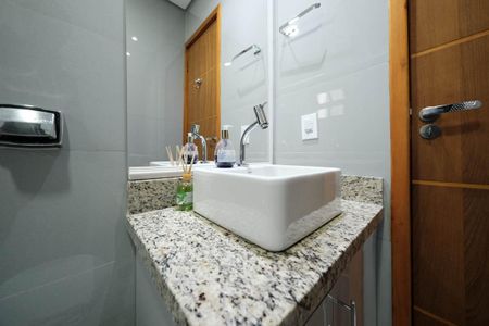 Casa à venda com 173m², 3 quartos e 2 vagasBanheiro