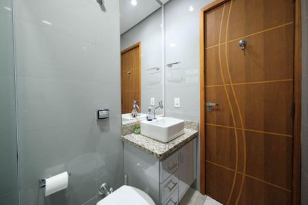 Casa à venda com 173m², 3 quartos e 2 vagasBanheiro