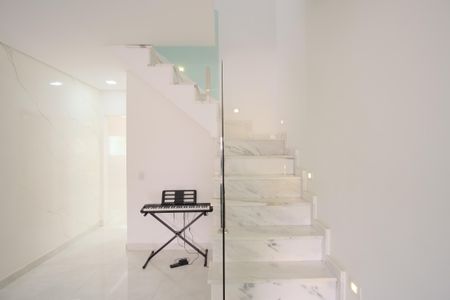 Casa à venda com 160m², 3 quartos e 4 vagasEscada