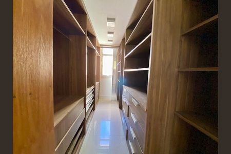 Apartamento à venda com 3 quartos, 221m² em Icaraí, Niterói