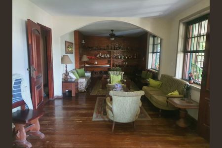 Casa à venda com 4 quartos, 374m² em Charitas, Niterói