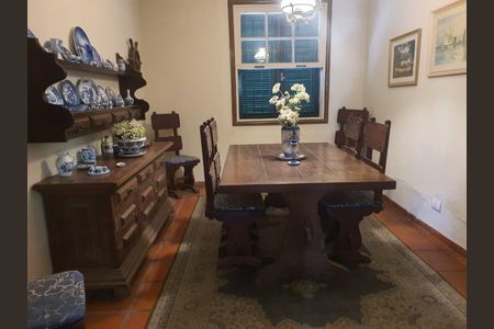 Casa à venda com 4 quartos, 374m² em Charitas, Niterói