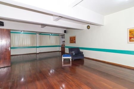 Casa à venda com 247m², 4 quartos e 2 vagas Casa à venda com 247m², 4 quartos e 2 vagasÁrea comum - Piso inferior