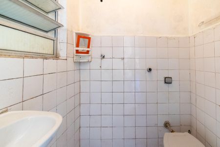 Banheiro de casa para alugar com 1 quarto, 18m² em Vila Guarani (zona Sul), São Paulo