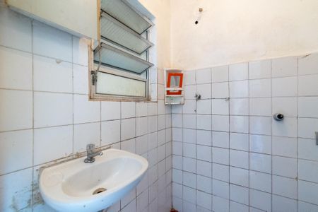 Banheiro  de casa para alugar com 1 quarto, 18m² em Vila Guarani (zona Sul), São Paulo