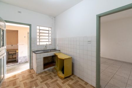 Cozinha de casa para alugar com 1 quarto, 18m² em Vila Guarani (zona Sul), São Paulo