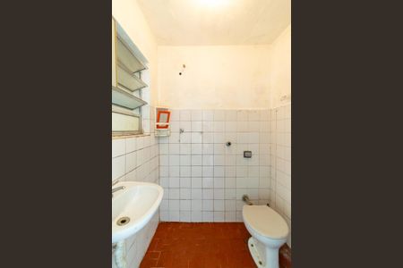 Banheiro  de casa para alugar com 1 quarto, 18m² em Vila Guarani (zona Sul), São Paulo