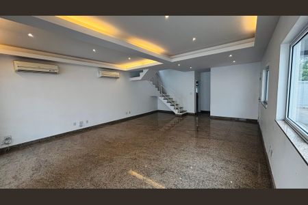 Sala de casa à venda com 4 quartos, 256m² em Recreio dos Bandeirantes, Rio de Janeiro