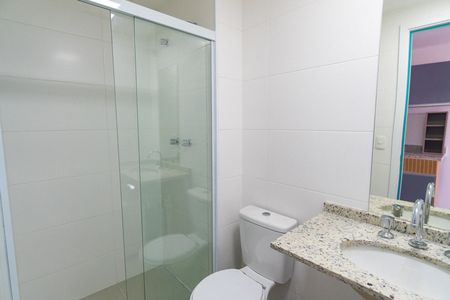 Banheiro de kitnet/studio para alugar com 1 quarto, 27m² em Vila Guarani (zona Sul), São Paulo