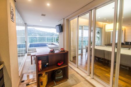 Apartamento à venda com 284m², 4 quartos e 5 vagasVaranda gourmet