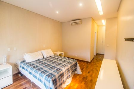 Apartamento à venda com 284m², 4 quartos e 5 vagasSuíte 2