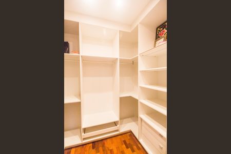 Apartamento à venda com 284m², 4 quartos e 5 vagasCloset da suíte 2