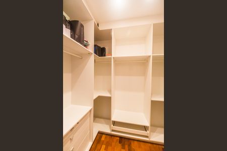 Apartamento à venda com 284m², 4 quartos e 5 vagasCloset da suíte 2