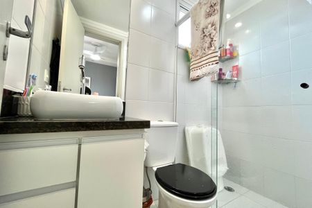 Apartamento à venda com 54m², 2 quartos e 2 vagasBanheiro da Suíte