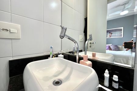 Apartamento à venda com 54m², 2 quartos e 2 vagasBanheiro da Suíte