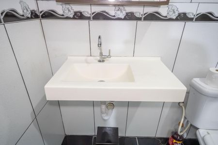 Casa à venda com 140m², 2 quartos e 2 vagasBanheiro