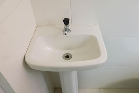 Banheiro Social de kitnet/studio para alugar com 1 quarto, 25m² em Piedade, Rio de Janeiro