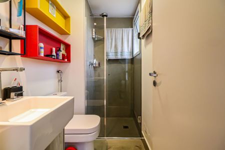 Apartamento à venda com 75m², 2 quartos e 1 vagaSuite - Banheiro