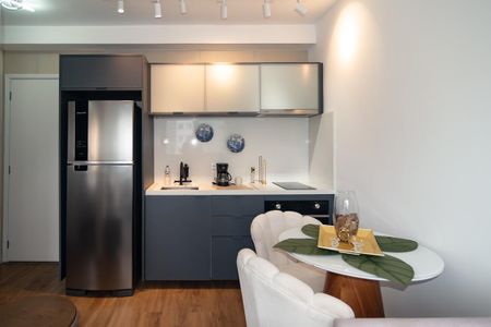 Sala / Cozinha de apartamento para alugar com 1 quarto, 25m² em Bela Vista, São Paulo