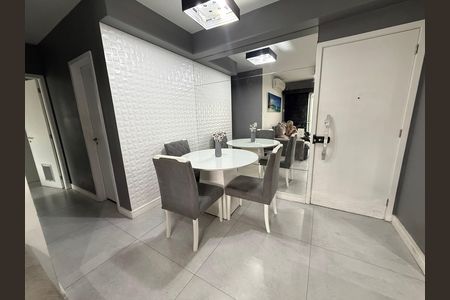Sala de apartamento para alugar com 2 quartos, 70m² em Barra da Tijuca, Rio de Janeiro