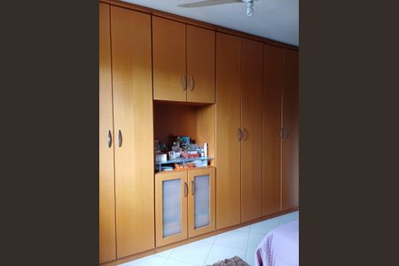 Quarto de apartamento à venda com 2 quartos, 60m² em Jardim Tupanci, Barueri