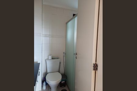 Banheiro de apartamento à venda com 2 quartos, 60m² em Jardim Tupanci, Barueri