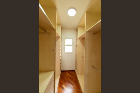 Apartamento para alugar com 101m², 2 quartos e sem vaga Apartamento para alugar com 101m², 2 quartos e sem vagaCloset da suíte