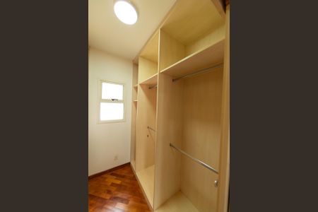 Apartamento para alugar com 101m², 2 quartos e sem vaga Apartamento para alugar com 101m², 2 quartos e sem vagaCloset da suíte