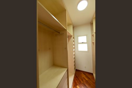Apartamento para alugar com 101m², 2 quartos e sem vaga Apartamento para alugar com 101m², 2 quartos e sem vagaCloset da suíte