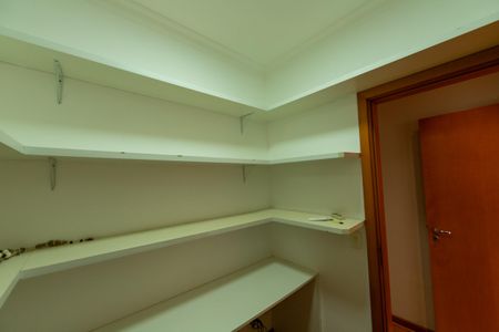 Apartamento para alugar com 101m², 2 quartos e sem vaga Apartamento para alugar com 101m², 2 quartos e sem vagaCloset