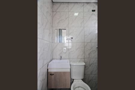 Banheiro Social de kitnet/studio para alugar com 1 quarto, 17m² em Vila Nina, São Paulo